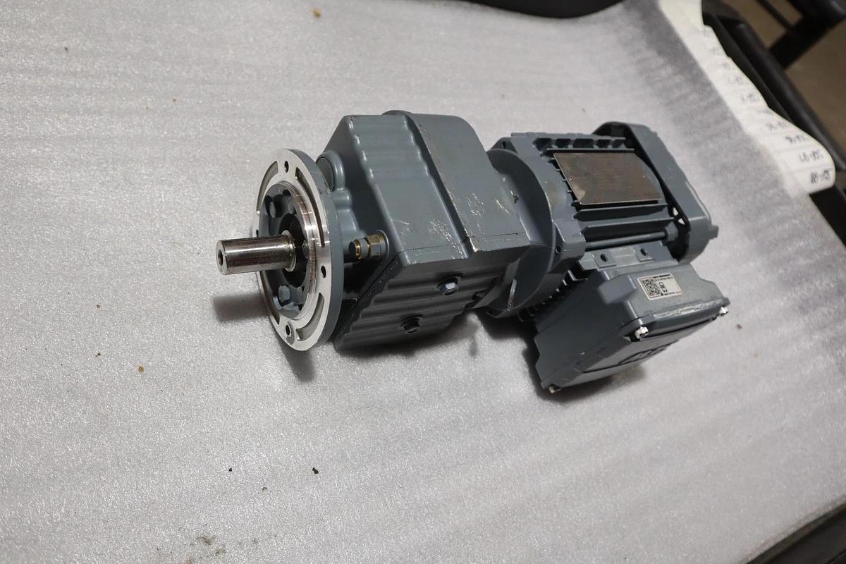 Sew Eurodrive RF17 DRN71MS4 Gearmotor - STOCK SGF76