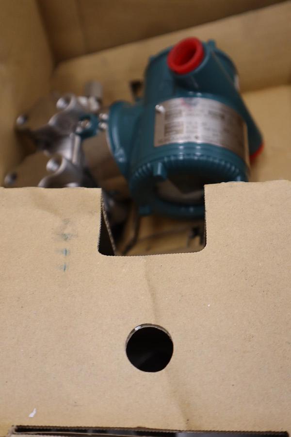 Used YOKOGAWA EJA110E-DMS4G-912EB/FF1/D1/K2 - EJA110E DIFFERENTIAL TRANSMITTER NEW