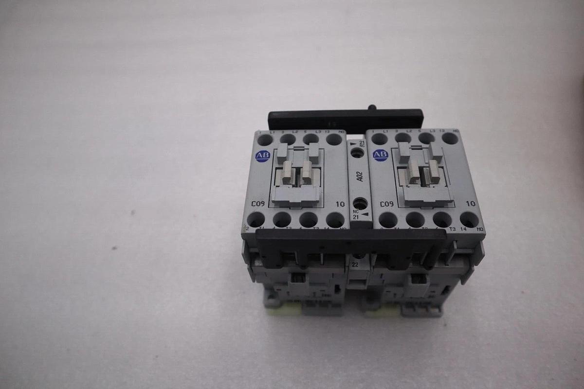 ALLEN-BRADLEY 104-C09D22 SER A REVERSING CONTACTOR 32A 120VAC COILS STOCK 2076A