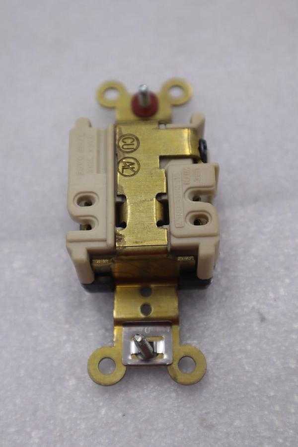 Used HUBBELL HBL5661 SINGLE RECEPTACLE 15A 250V STOCK #K-2144