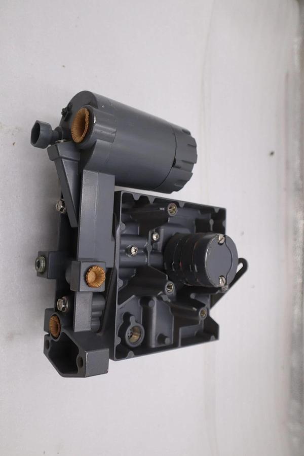 Fisher FS3582-1-A Valve Positioner 3582 NEW UNIT STOCK CC162