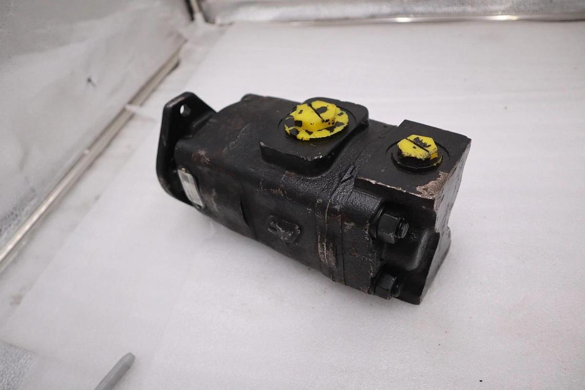 Used 3269121137 Parker Commercial Intertech Gear Pump STOCK H1833