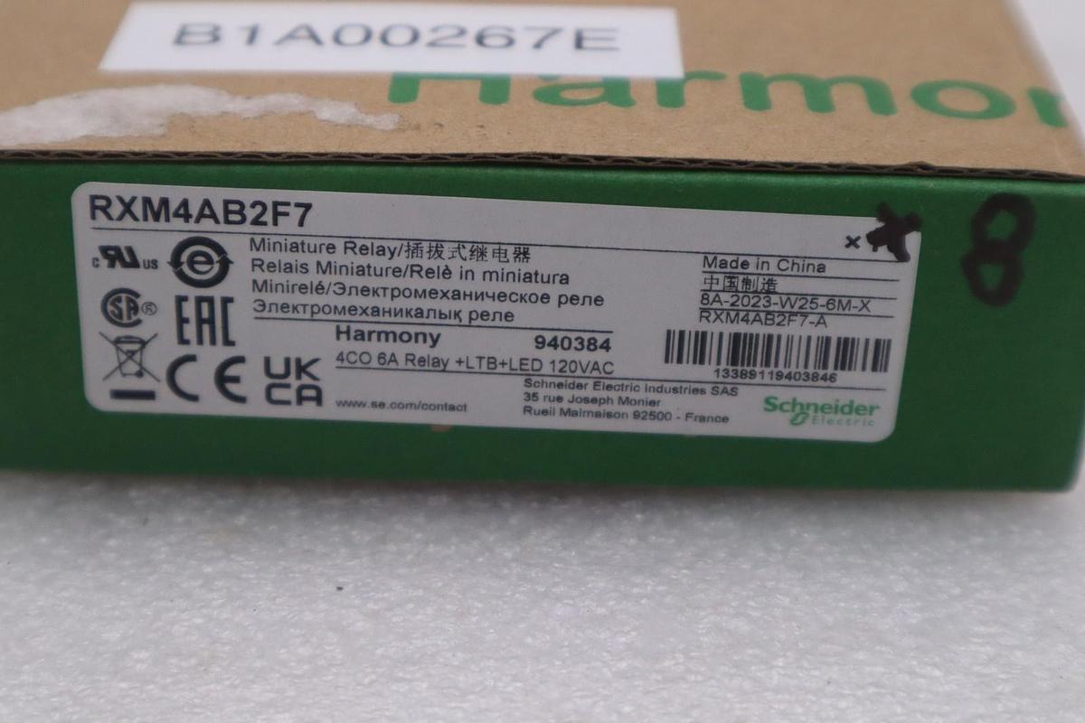 LOT OF 8 - SCHNEIDER ELECTRIC RXM4AB2F7 / RXM4AB2F7 - NEW IN BOX - STOCK K1630A
