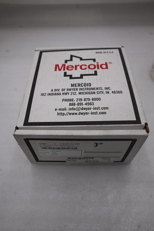 DWYER MERCOID DAW-33-3-7 / DAW3337 NEW IN BOX SWITCH STOCK G169A