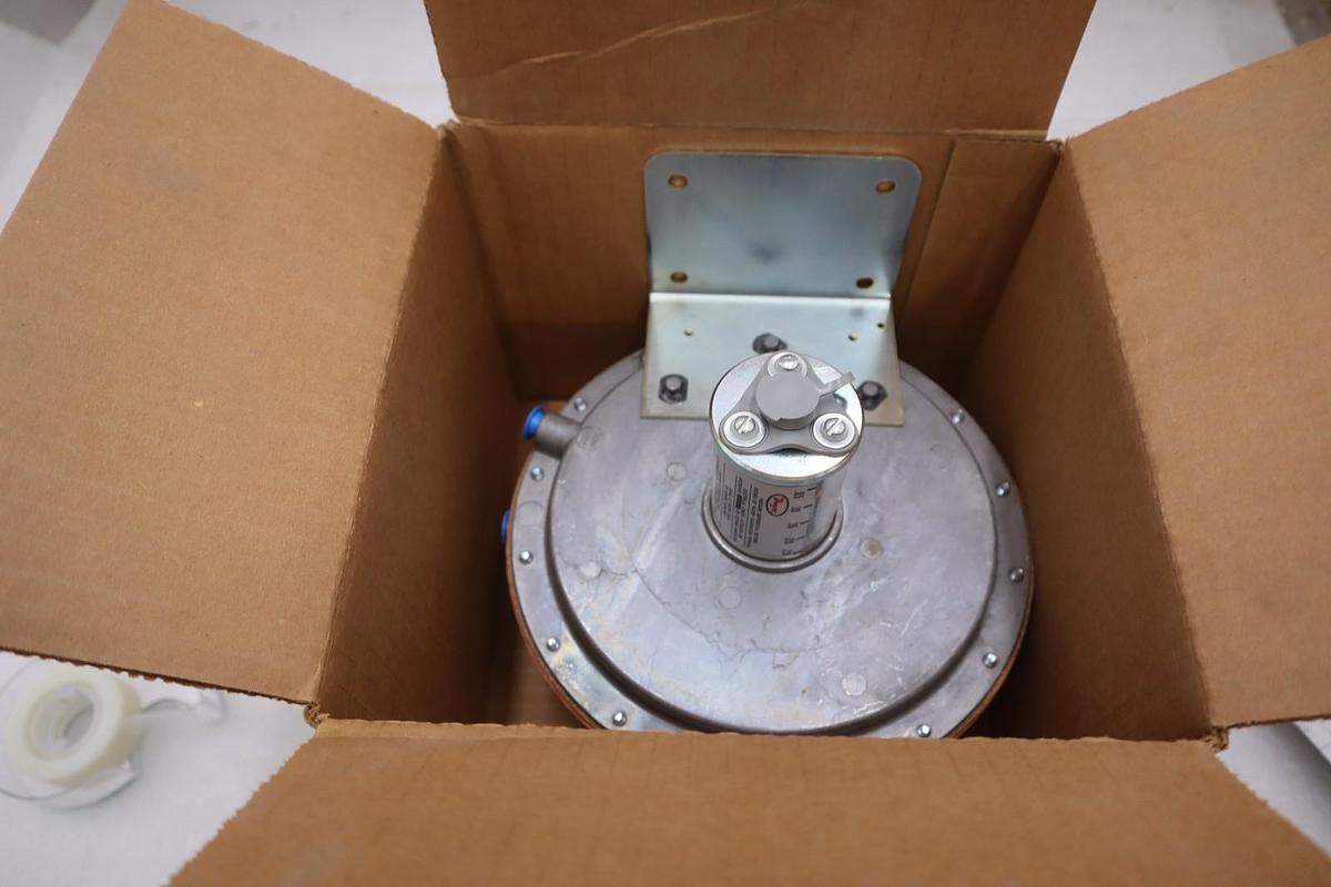 DWYER 1638-0 Large Diaphragm Pressure Switch: 0.05" to 0.25" WC - STOCK GF1014