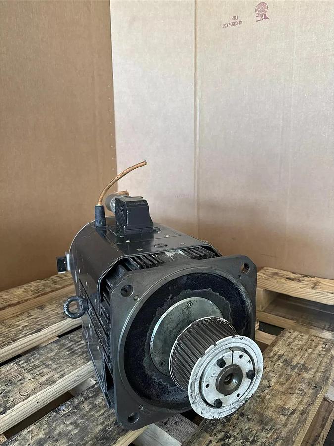 Used Rexroth R911309450 Servo Induction Motor MAD130B-0100-SA-S0-BQ0-35-V1 #HP105