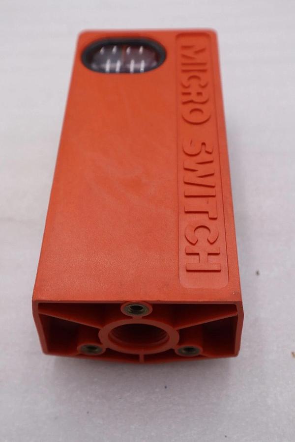 Micro Switch FE-MLS-8B Modulated Photoelectric Control NEW OPEN BOX STOCK L-426C