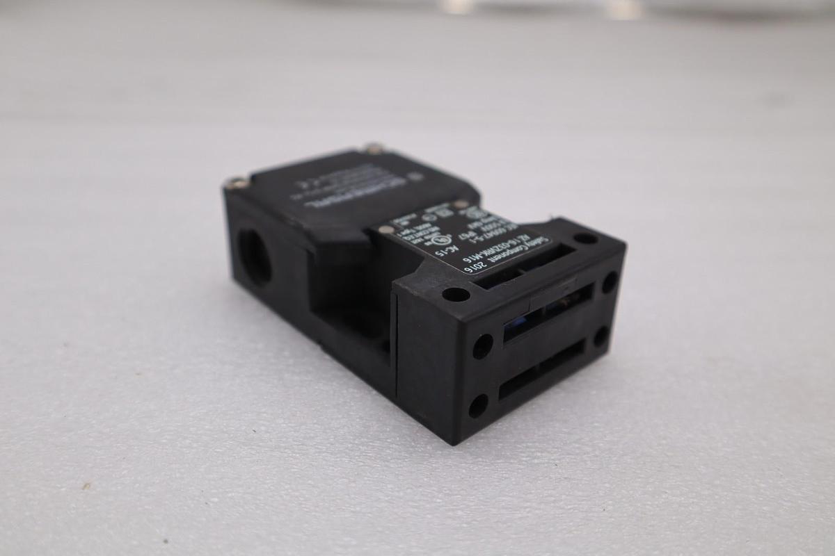 Used Schmersal AZ16-03ZVRK-M16 INTERLOCK SWITCH NEW OPEN BOX STK H1250A