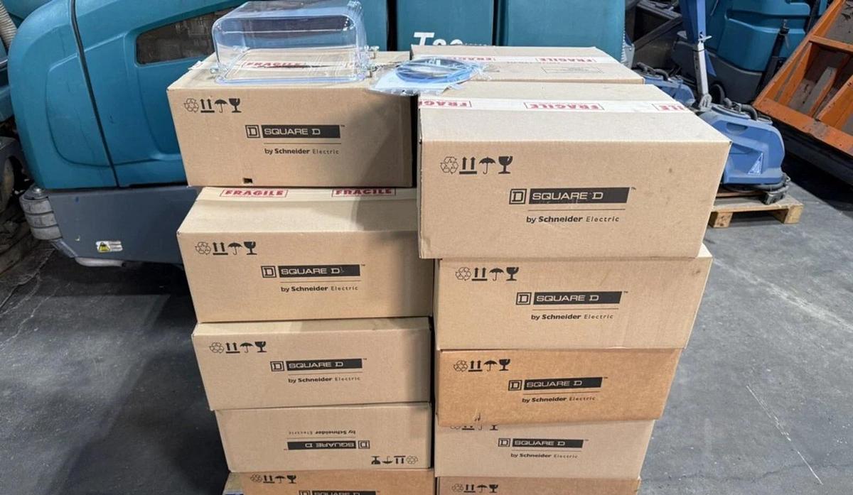 Used SCHNEIDER ELECTRIC SQUARE D S33859 (26 AVAILABLE) TRANSPARENT COVERS NEW IN BOX