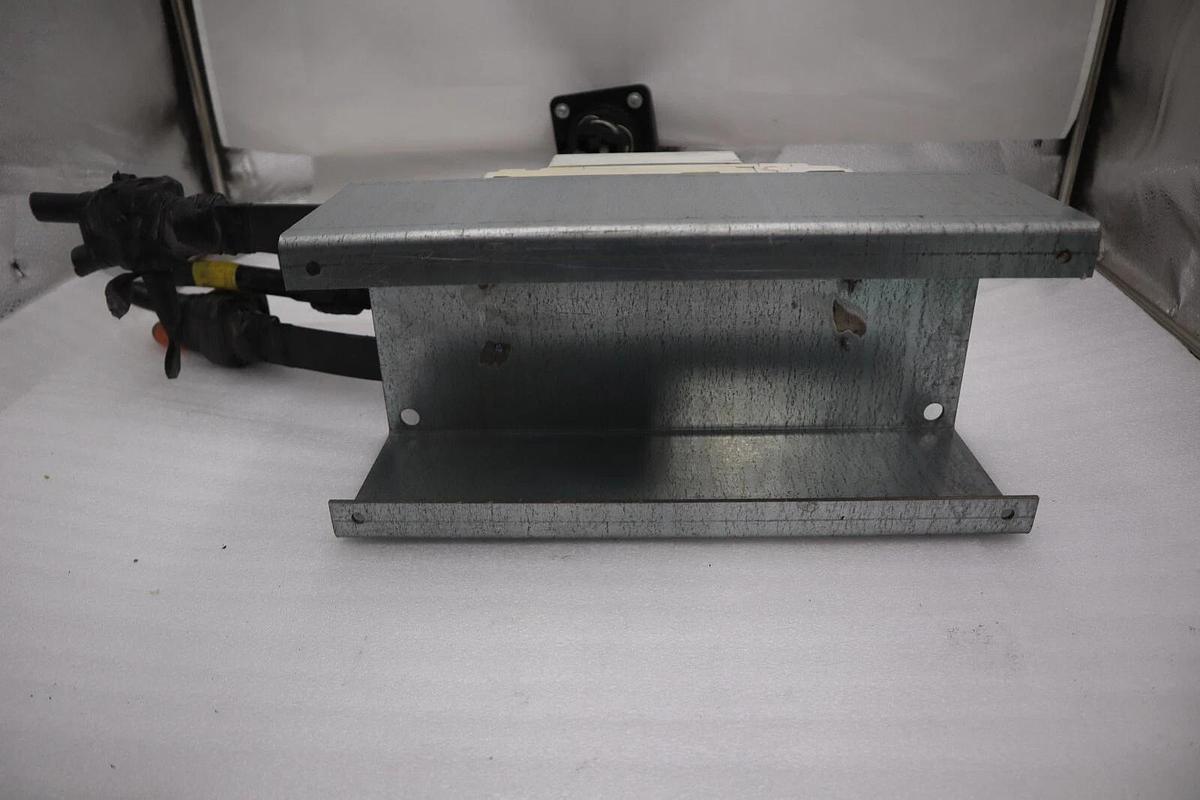 Used ALLEN BRADLEY 140UL6D3D30/ 140U-L6D3-D30 MOLDED CASE CIRCUIT BREAKER STOCK 709-A