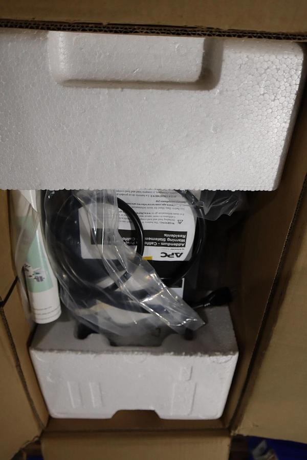 Used APC Smart-UPS 1500VA Battery Backup Pure Sine Wave Output SMT1500C Power Supply