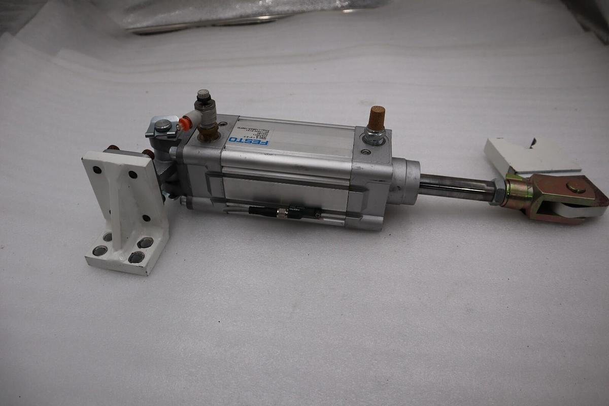 Used Festo Pneumatic Cylinder DNC-2 1/2"-2.5"-PPV-A limit switch STOCK 1395C