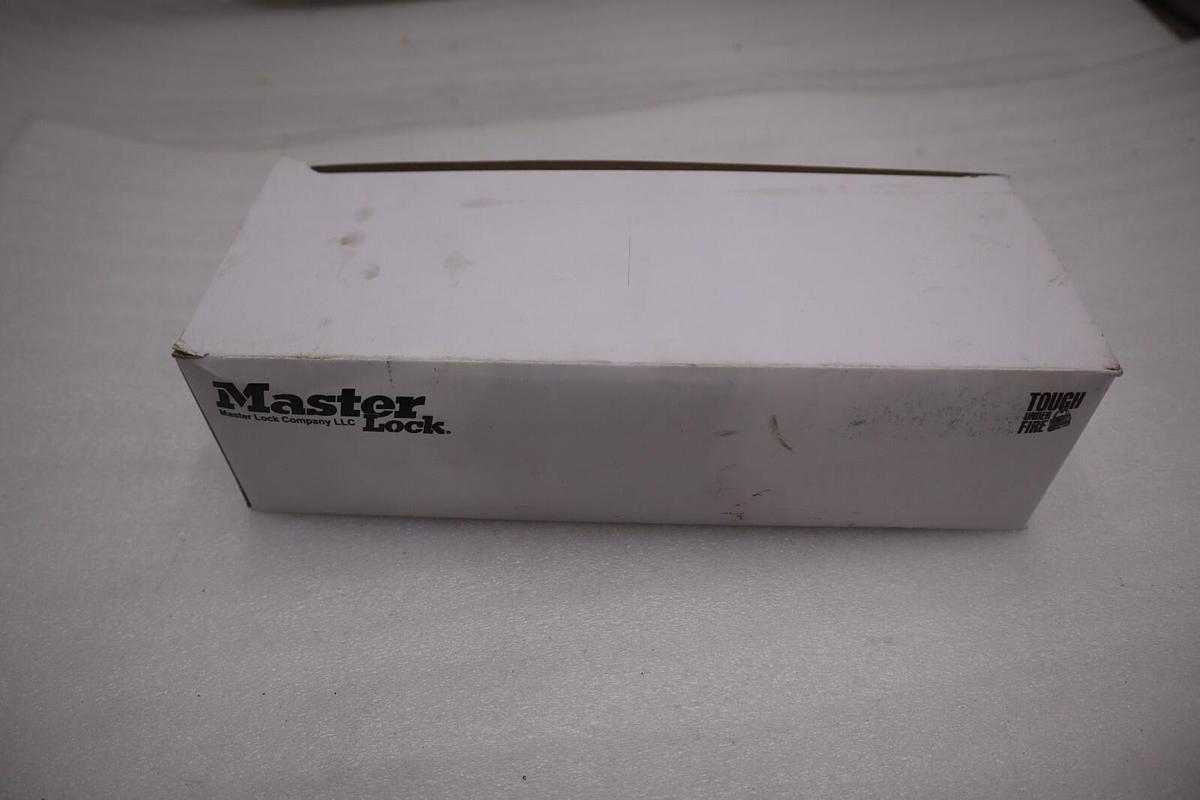 Master Lock 704DPF 4-1/2 in High Security Hasp Hardened Steel Locking Eye #H392