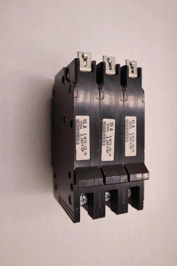 Square D EDB34015 Circuit Breaker NEVER USED - STOCK H834A 785901875239