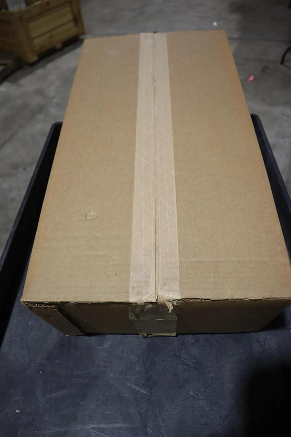 Used NEW Schneider Electric 990QFCSWM27A Quick Fit Connector Swing-arm STOCK GS11