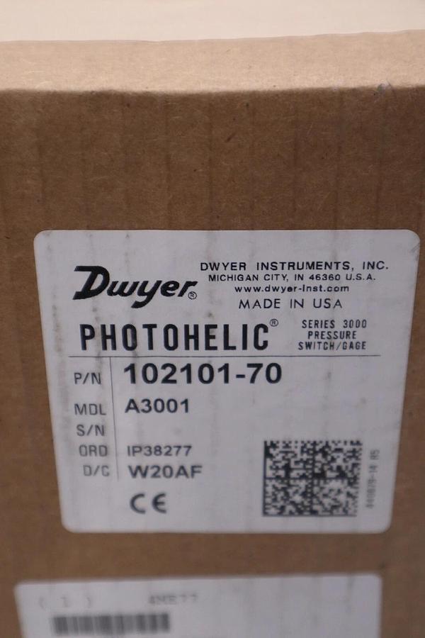Used DWYER PHOTOHELIC 102101-70 NEW IN BOW STOCK G122A