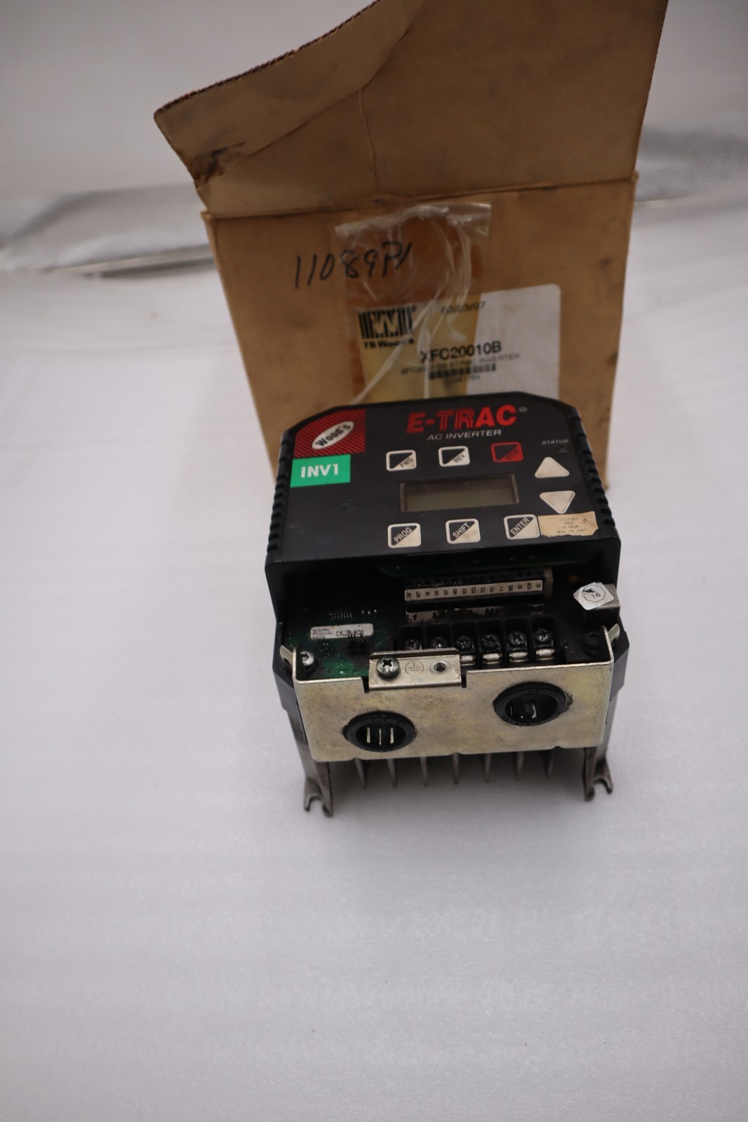 Used DANFOSS XFC2002-0B DRIVE MICRO-INVERTER XFC2000 SERIES INPUT: 208-230 VAC H1043