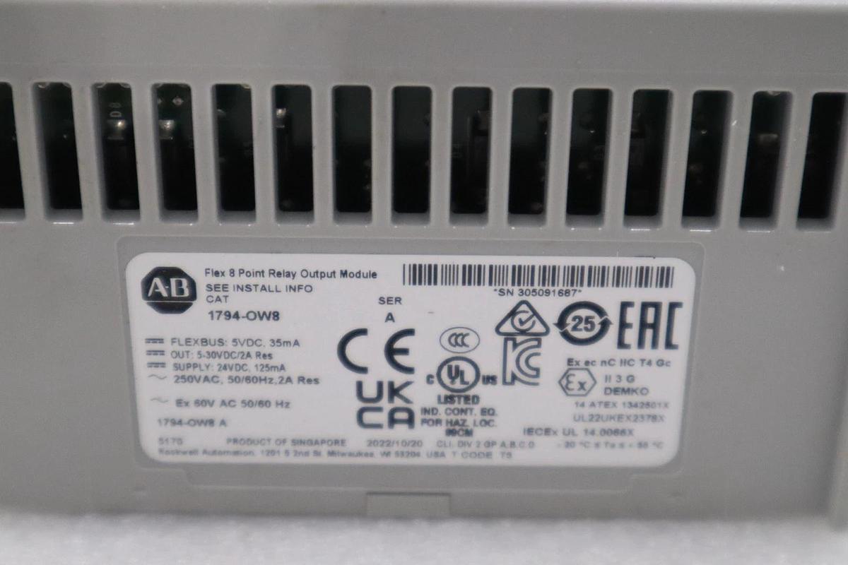 NEW OPEN BOX AB Allen Bradley 1794-OW8 Relay Contact Output Module STK K2099CC