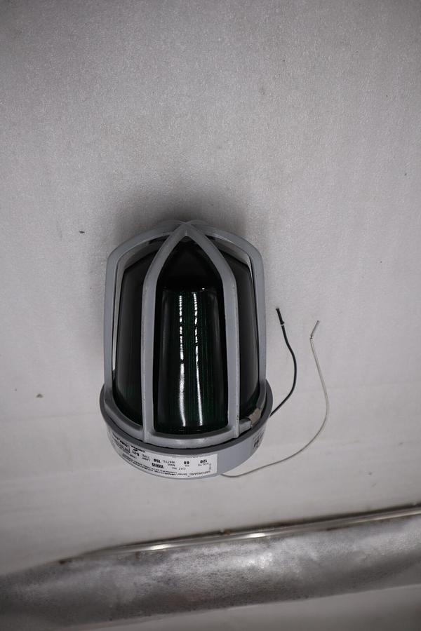 Crouse Hind VXH15 Lighting Fixture Enclosed Max Watt 150 Max Lamp STOCK H856