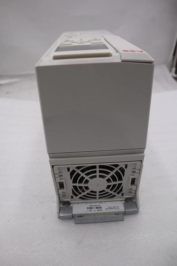 ABB ACH580-01-07A5-2 Drive INPUT 3PH 400/480VAC 50/60HZ 7.5AMP 2HP STOCK 2061-A