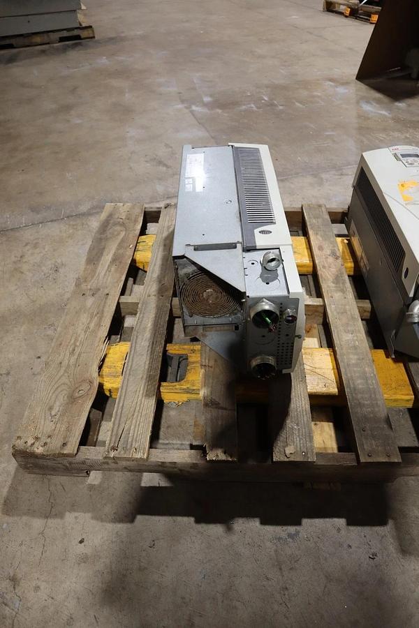 Used ABB ACH550-UH-125A-4 AC DRIVE 550 SERIES 3 PHASE 380-480 V AC STOCK HP143