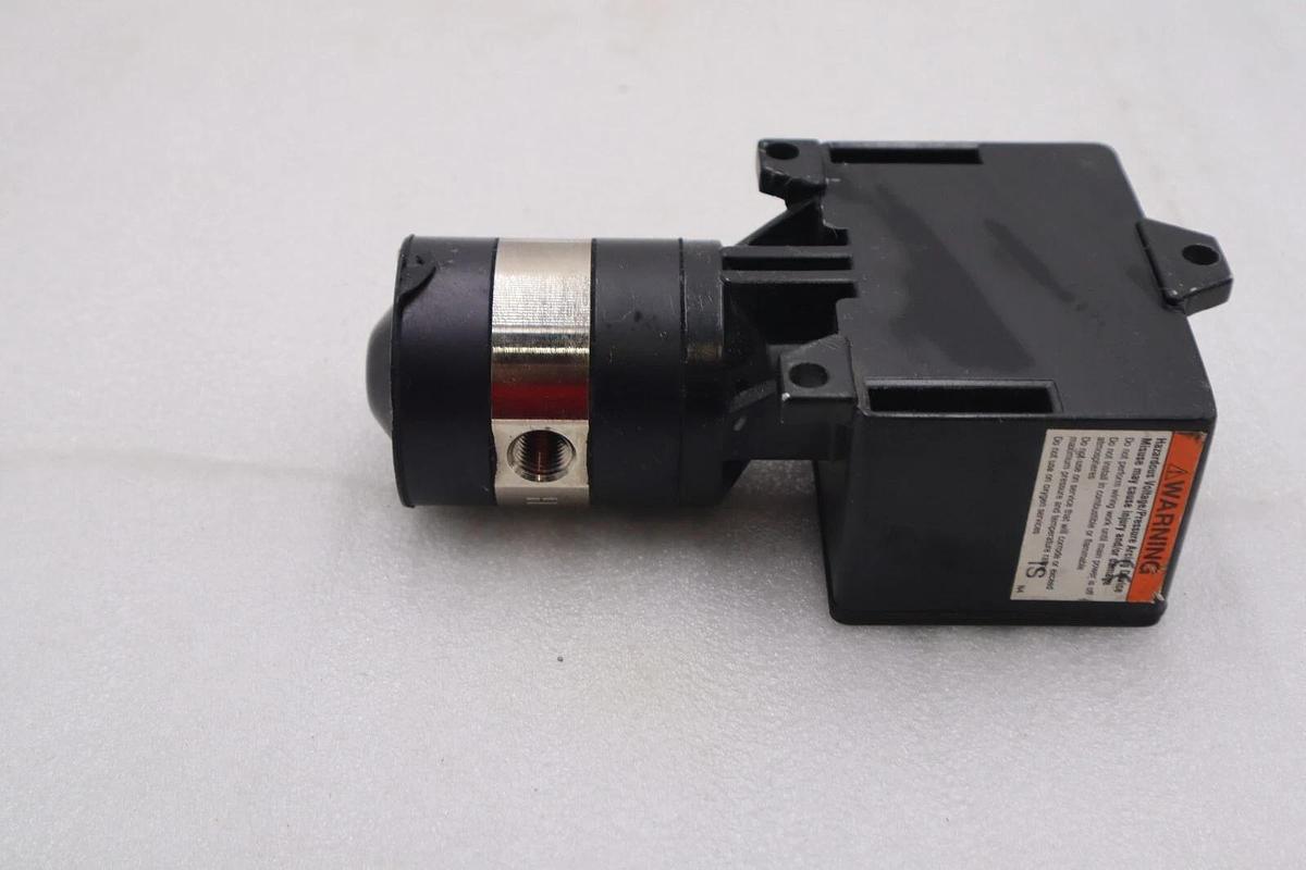 Used Ashcroft D424V XFS Pressure Switch 2000 PSI STOCK L-794