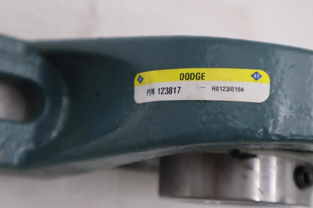 Used NEW Dodge 123817 P2B-SC-112 2-Bolt Pillow Block Mounted Ball Bearing STK H1352