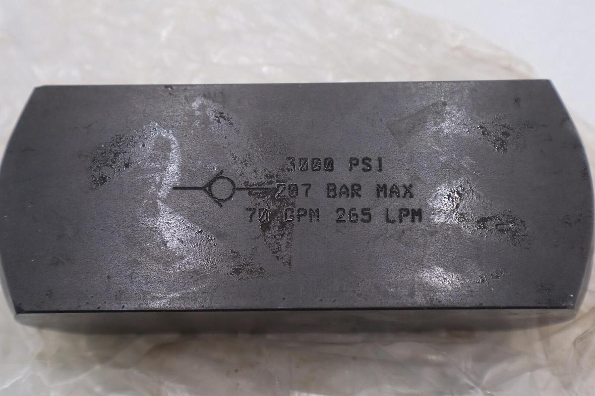 Used PARKER C2000S HYDRAULIC CHECK VALVE 3000 PSI NEW OPEN BOX STOCK #K-620A