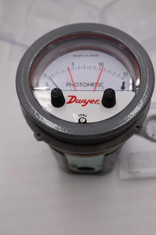 DWYER A3015-LT / A3015LT (NEW IN BOX) STOCK H1223