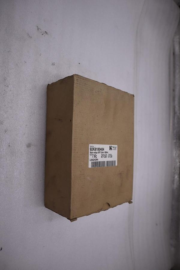 Used NEW OPEN BOX SIEMENS 3RT1044-1BB44 CONTACTOR 3RT10441BB44 STK CC182