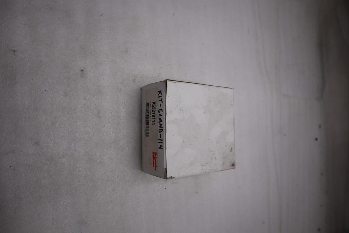 SCHRADER BELLOWS A63210114 ROD GLAND CARTRIDGE 1-3/4" - NEW IN BOX - STK K1640A