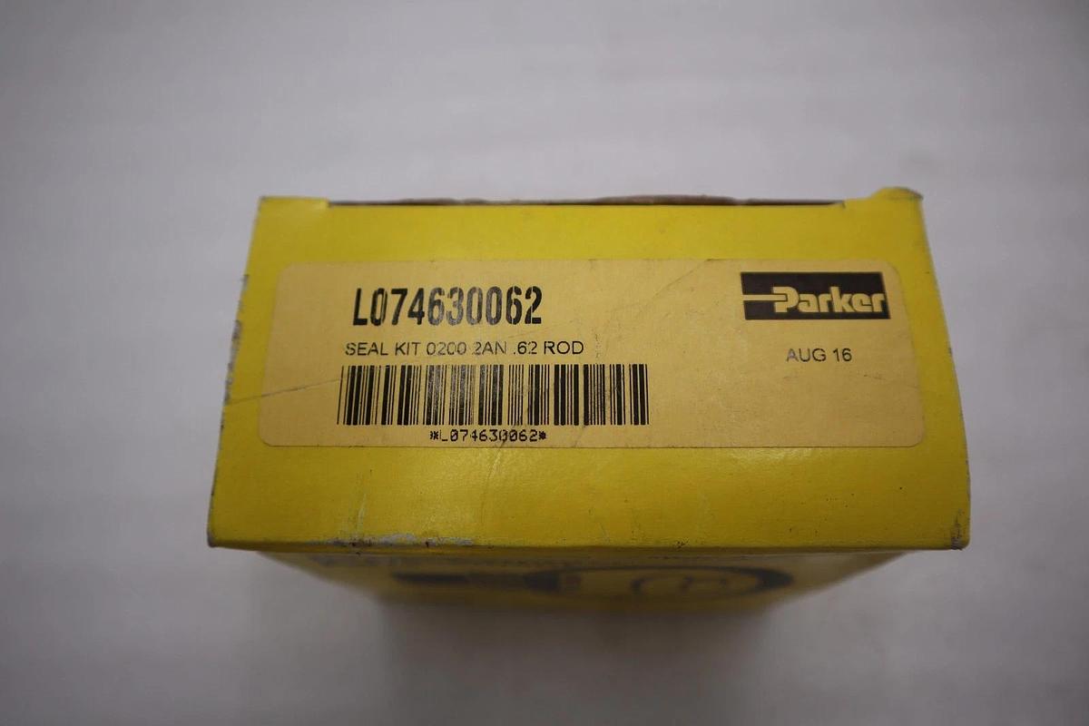 Used NEW PARKER L074630062 SEAL KIT 5/8" ROD 2" BORE STOCK H1301