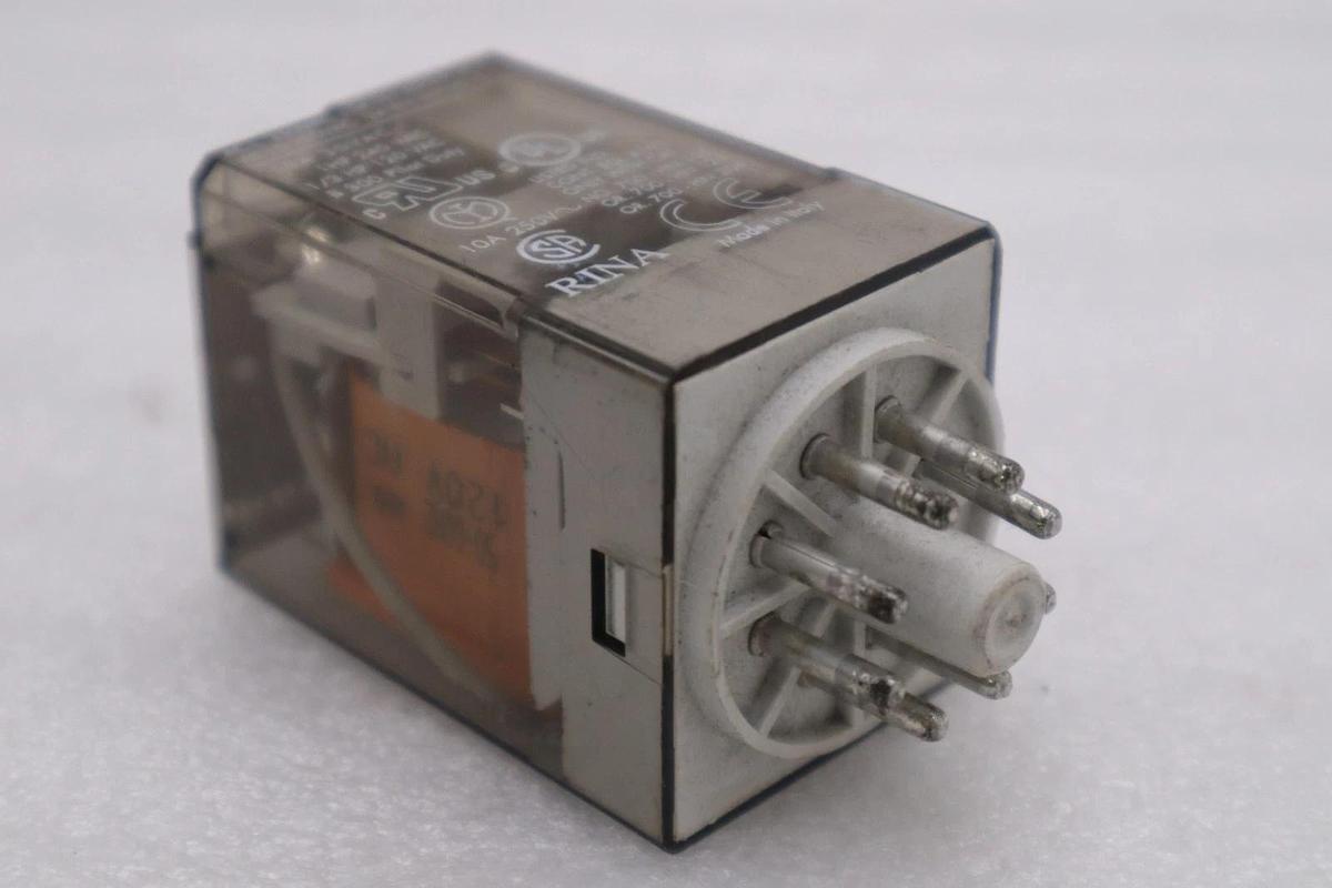 LOT OF 2 -- NEW OPEN BOX AB 700-HA32A1 Allen Bradley Relay STK H1526A