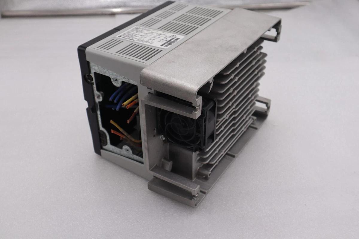 Used 20AD8P0A3AYNANC0 ALLEN BRADLEY POWERFLEX 70 5HP AC DRIVE 480 VOLT STOCK 2179