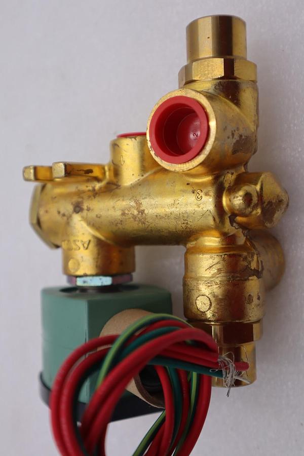 Asco Red-Hat 8300G68Ru Solenoid Valve 60 Psi, 1/2" Pipe 20.14 Watts STOCK 001-A