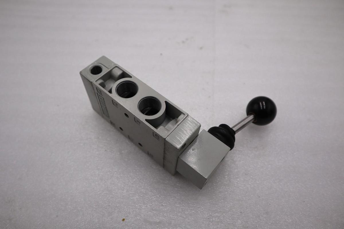 Used NEW OPEN BOX Numatics L23LA4520000000 pilot air control valve STOCK H1450A