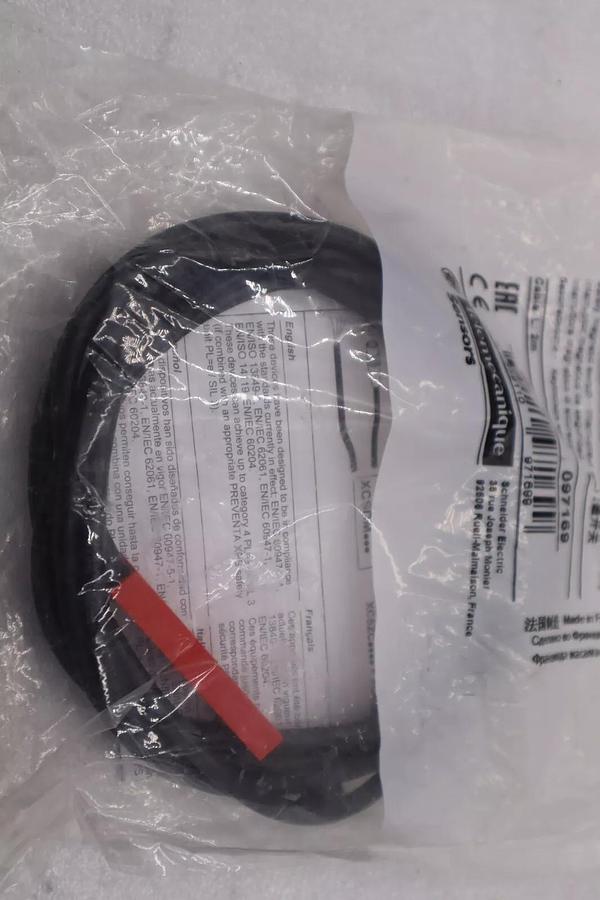 Used SCHNEIDER TELEMECANIQUE XCSDMC7902 MAGNETIC SWITCH 2NC W/O LED PLC STOCK B-1615