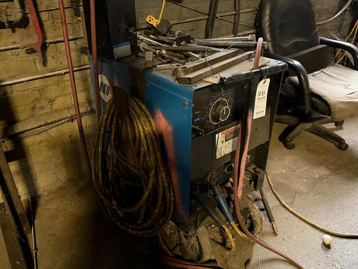 Used Miller Dialarc 250 AC/DC Constant Current Welding Power Source Welder