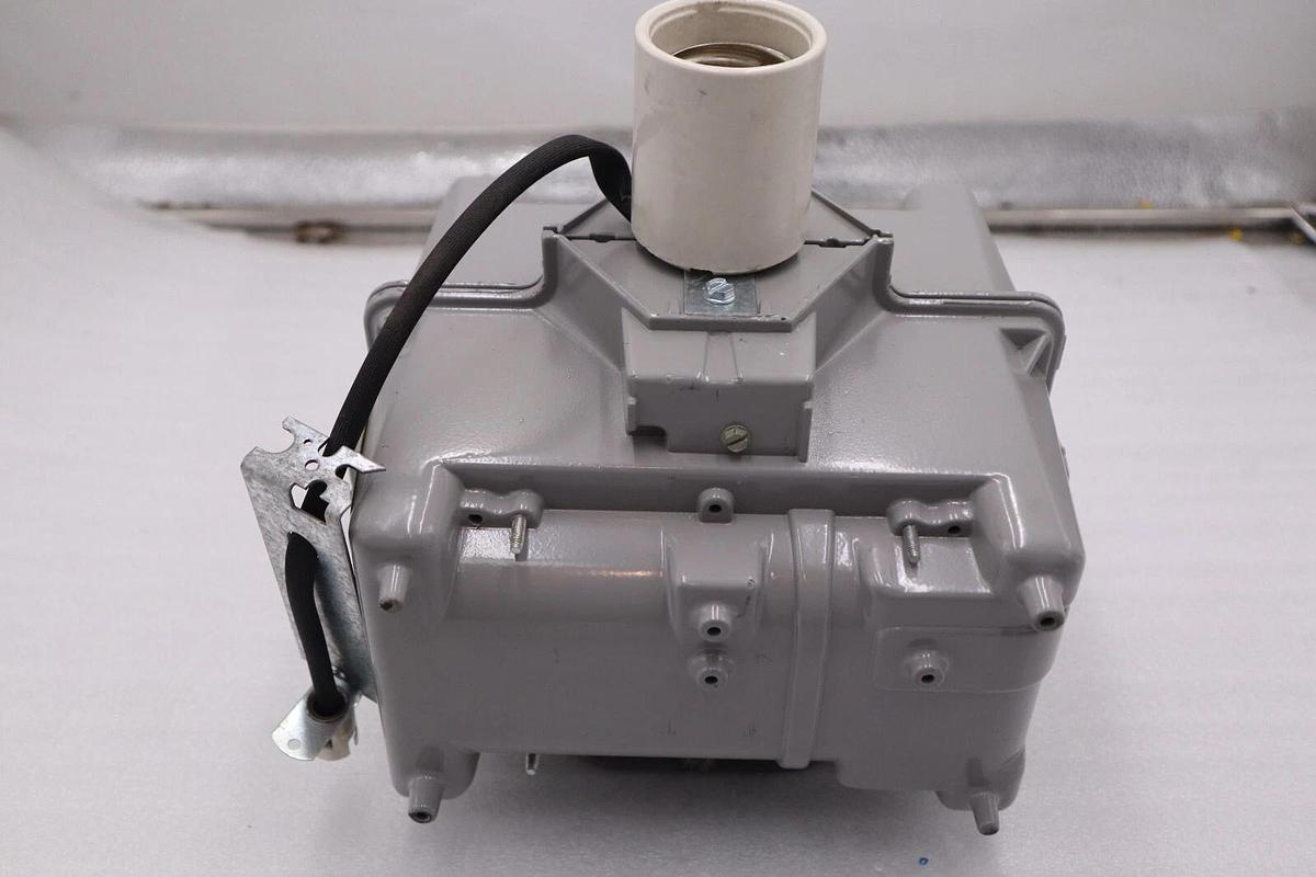 NEW OPEN BOX HUBBELL BL-A4008WH-QSS STOCK 5273
