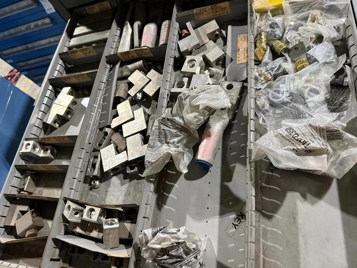 Used LYON 11 DRAWER CABINET MSS II SAFETYLINK 30"X28"X60" (NO CONTENTS)