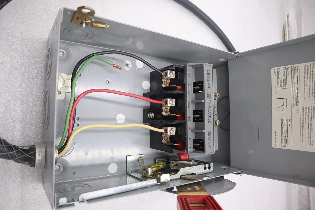 Used NEW GE THN3361R NON-FUSIBLE DISCONNECT SWITCH SINGLE CONFIGURATION STOCK 5107