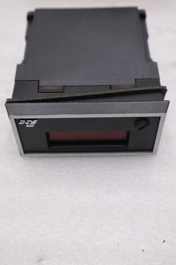 Used RED LION CONTROLS APLVD400 DIGITAL PANEL METER - STOCK 3131CC