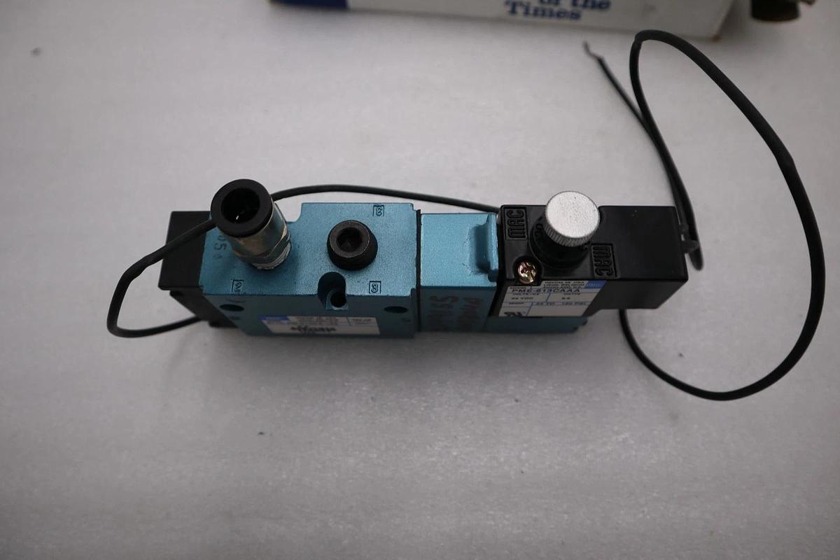 Used NEW MAC 811C-PM-613CA-152 SOLENOID VALVE 4-WAY SINGLE SOLENOID - STOCK H1506