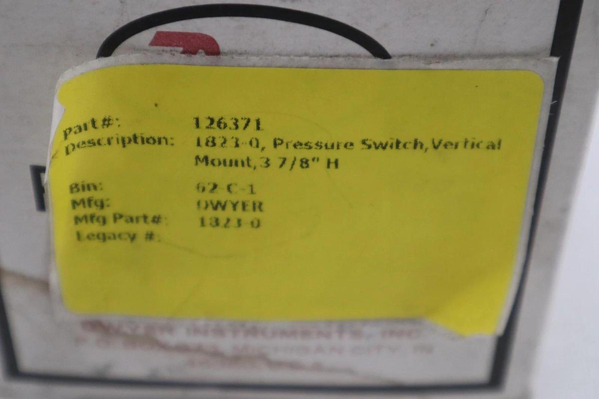 Used DWYER SERIES 1800 PRESSURE SWITCH 1823-0 - NEW IN BOX - STOCK L213CC