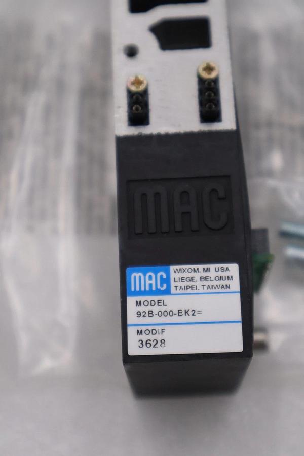 Used MAC 92B-000-BK2=3628 / 92B-000-BK2 SOLENOID VALVE MANIFOLD BASE STOCK H804A