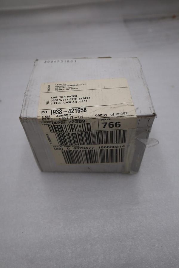 NEW IN BOX Leviton 430B5W 30A 3 PHASE 600V AC/CA STOCK H212