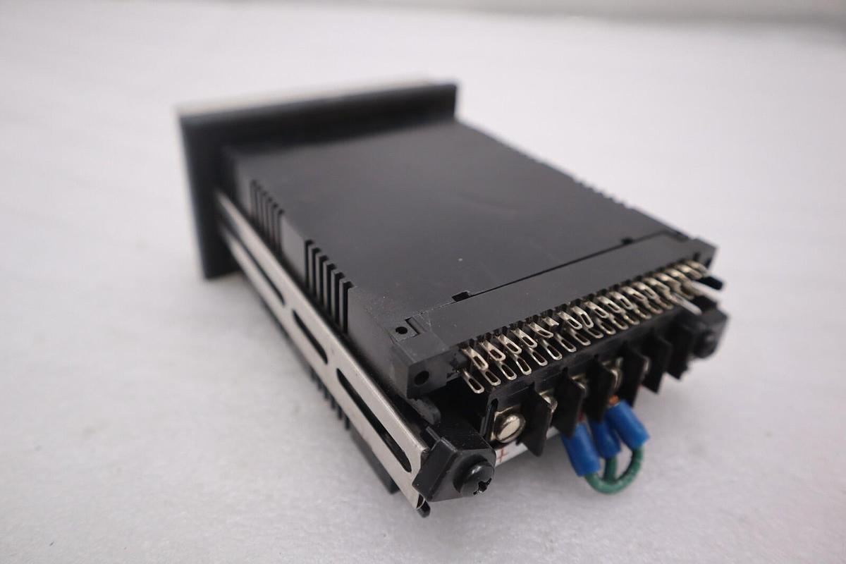 Used NEWPORT QUANTA Q2041 AVR1 Digital Panel Meter #K-2734