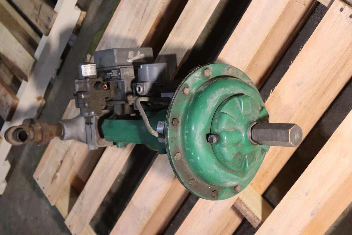 Used Fisher Control Valve Size 1 With Type EZ Pneumatic Actuator