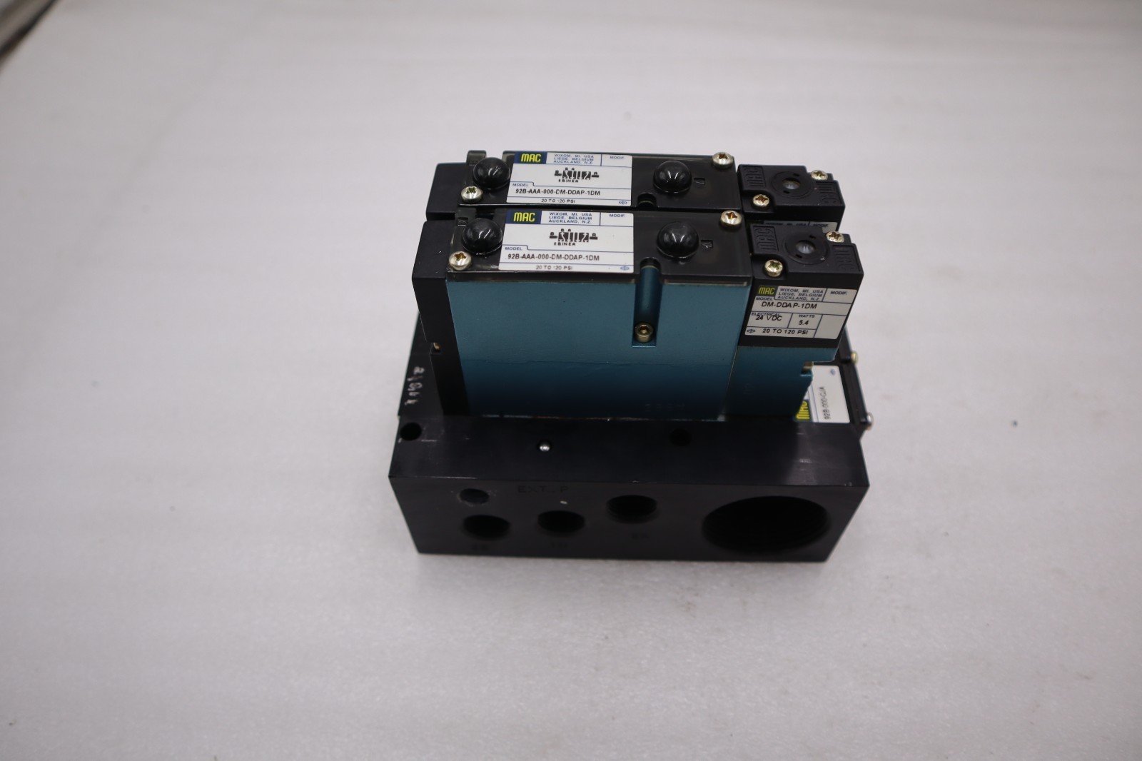 Used MAC VALVES (2) 92B-AAA-000-DM-DDAP-1DM W/ 92B-000-CJA MANIFOLD BASE STOCK H1302