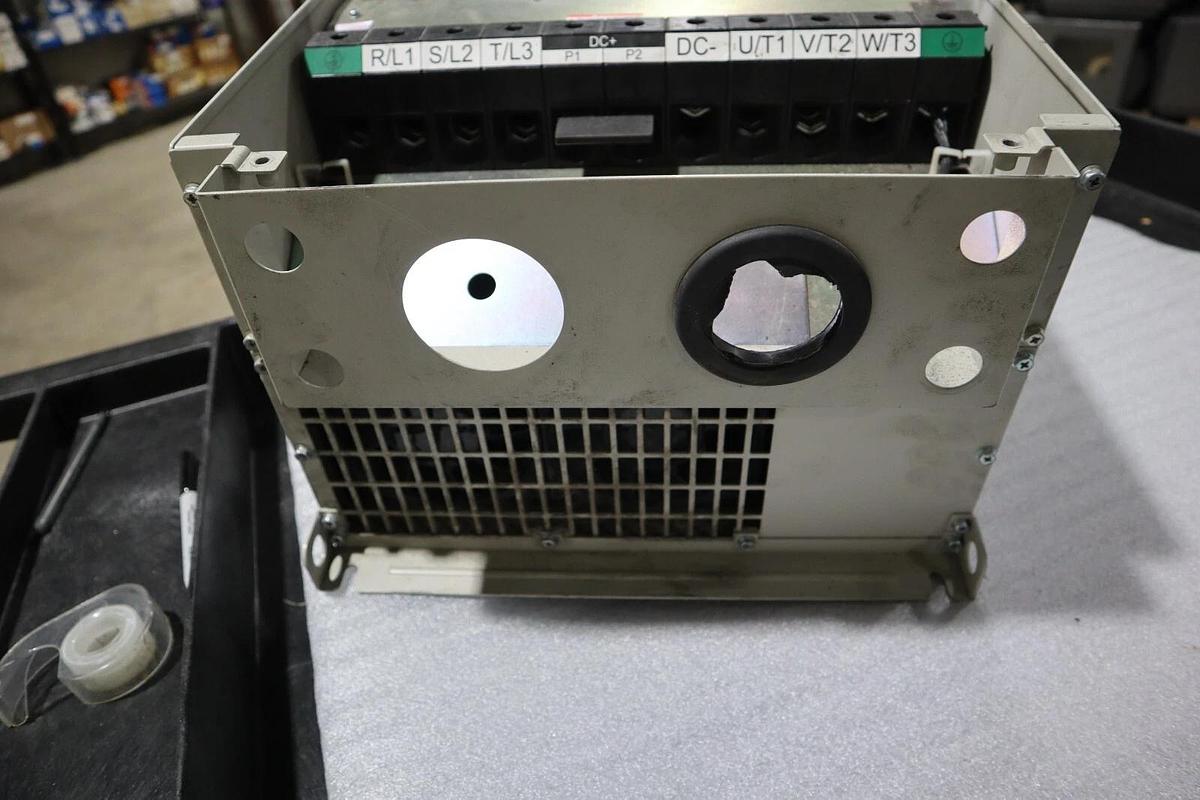 Used ALLEN BRADLEY 22C-D142A103 POWERFLEX 400 100HP STOCK S-570